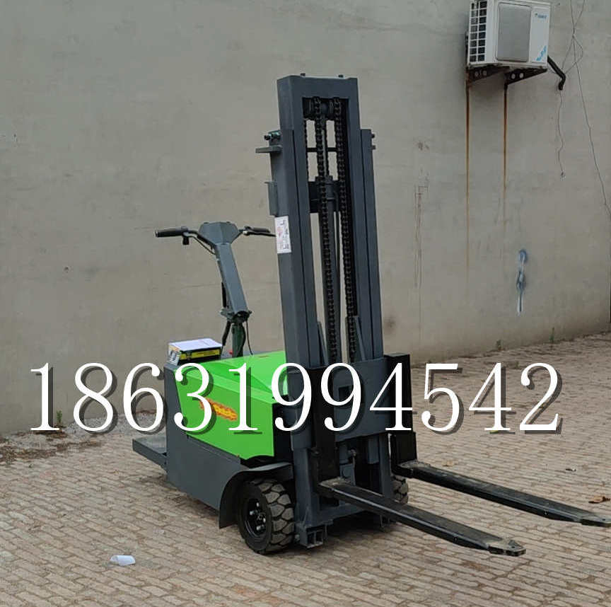 合阳县优程全电动叉车插腿式堆高车液压装卸车1.5吨升高小型站驾式铲车